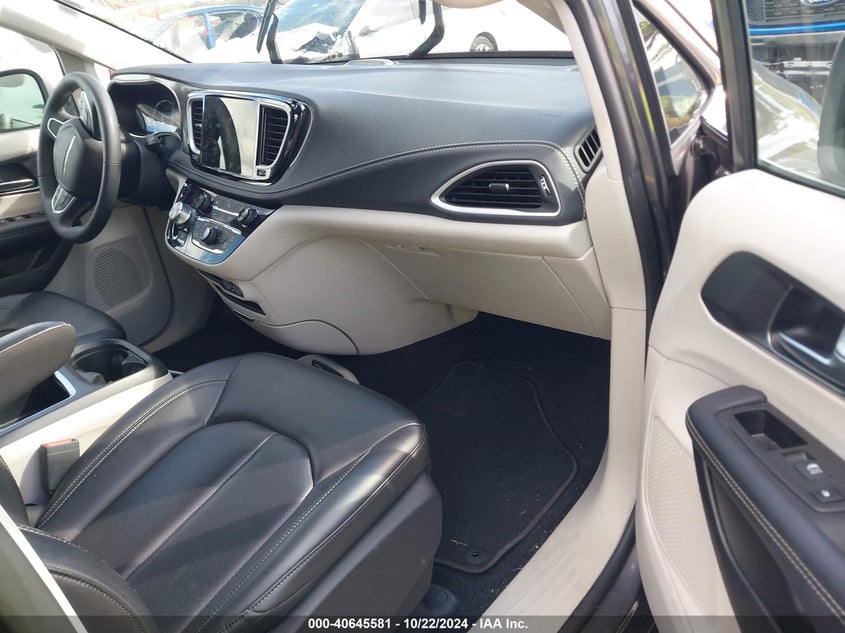 2023 CHRYSLER PACIFICA HYBRID auction photo 5