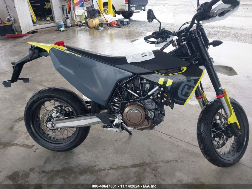 2023 Husqvarna Supermoto 701 VIN: VBKUSV406PM743623 Lot: 40647881