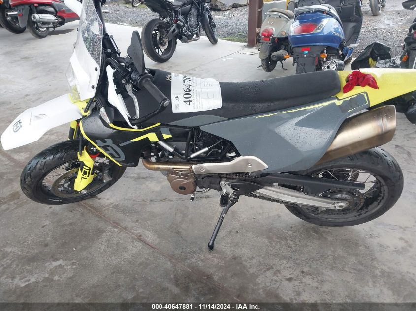 2023 Husqvarna Supermoto 701 VIN: VBKUSV406PM743623 Lot: 40647881