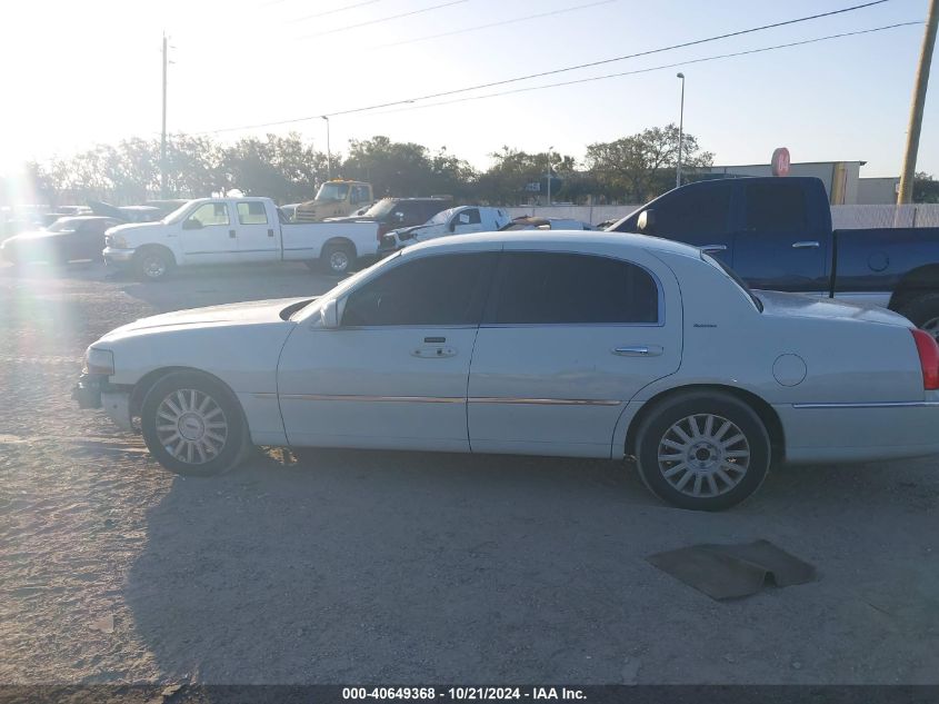 2005 Lincoln Town Car Signature VIN: 1LNHM81W65Y670049 Lot: 40649368