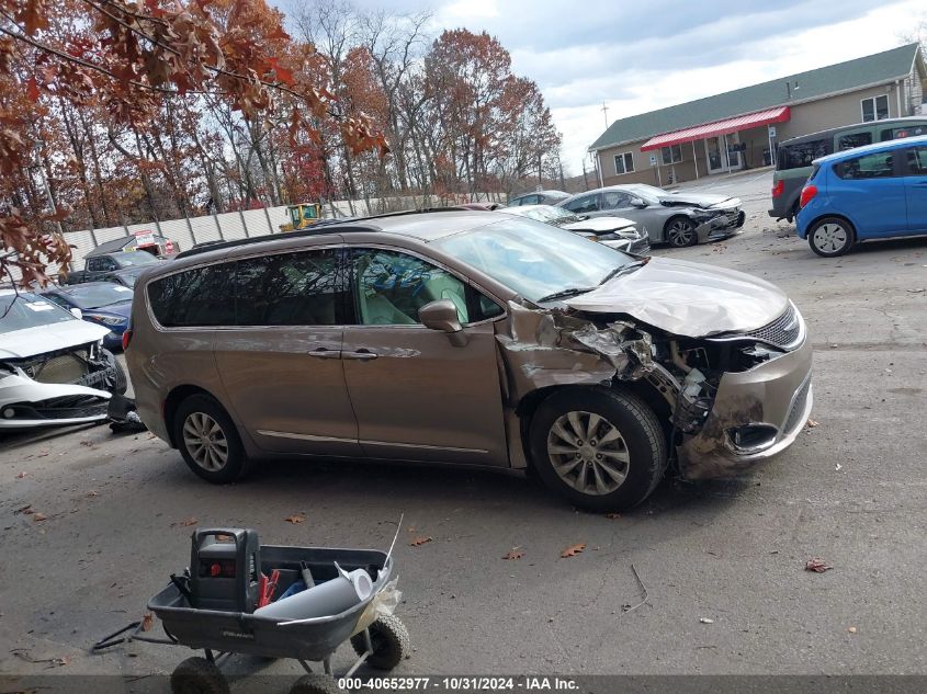 2017 Chrysler Pacifica Touring-L VIN: 2C4RC1BG3HR537929 Lot: 40652977