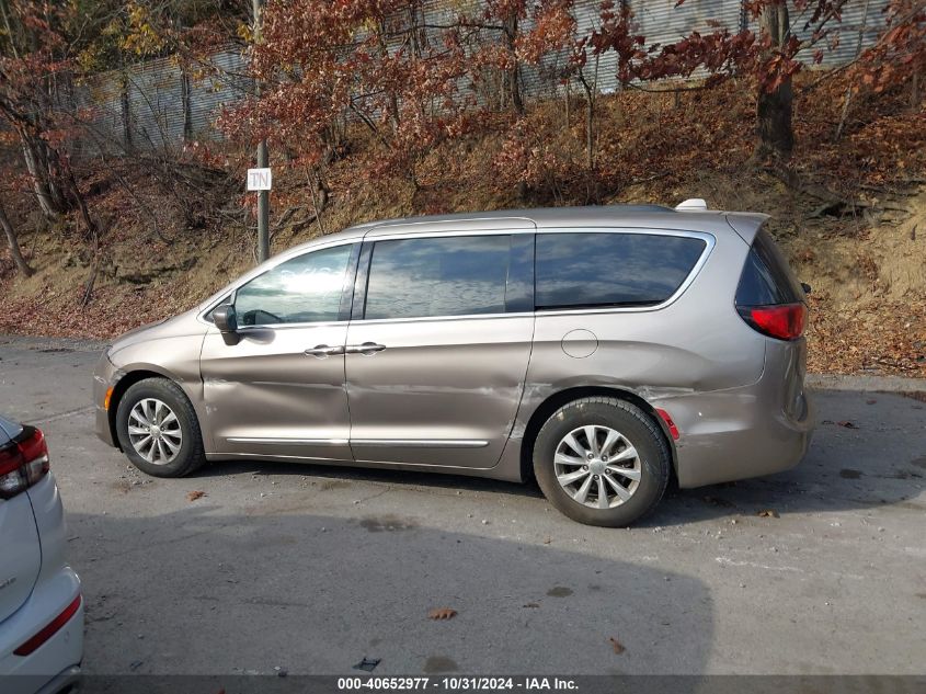 2017 Chrysler Pacifica Touring-L VIN: 2C4RC1BG3HR537929 Lot: 40652977