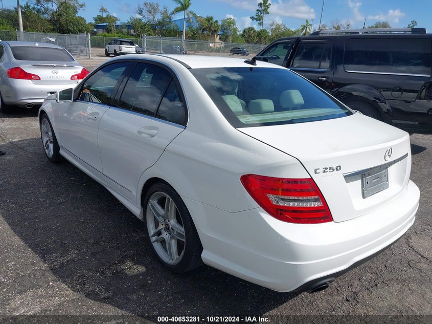 2014 MERCEDES-BENZ C 250 LUXURY/SPORT - WDDGF4HBXEA916234