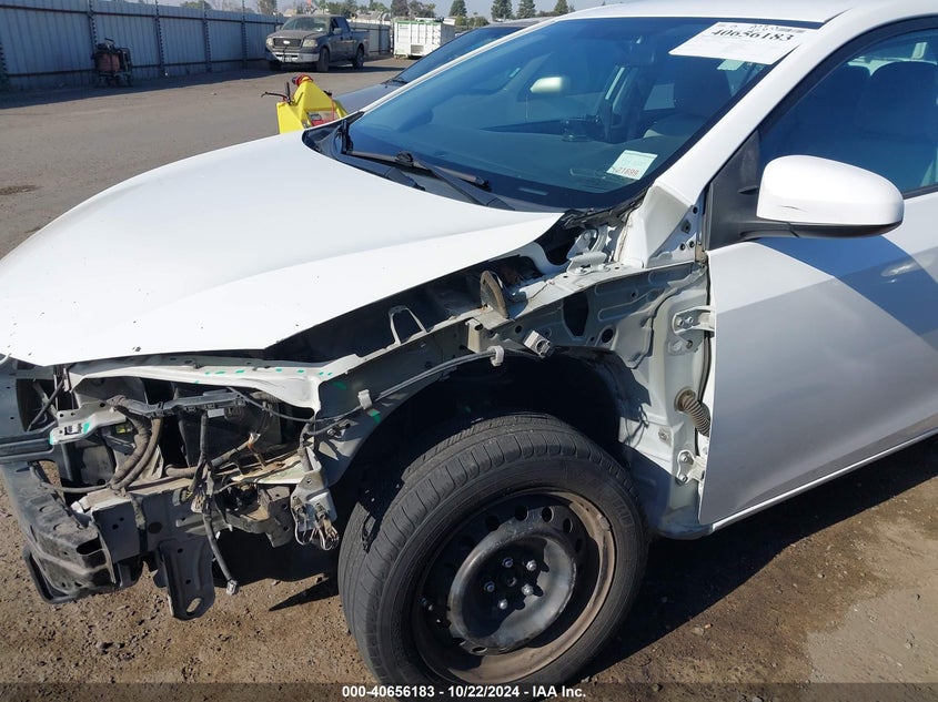 2016 Toyota Corolla Le VIN: 5YFBURHEXGP400617 Lot: 40656183