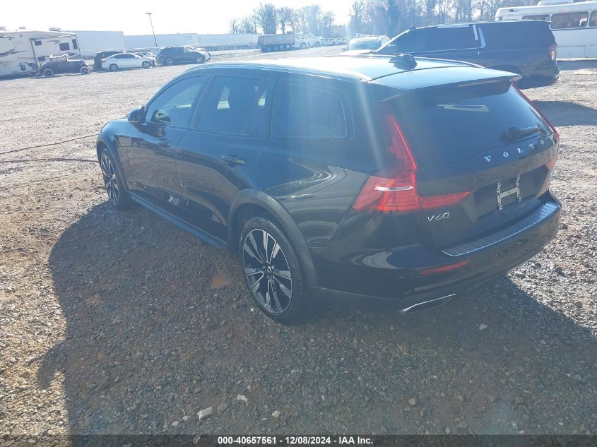 VIN YV4102WK9M1071560 2021 Volvo V60, Cross Country T5 no.3