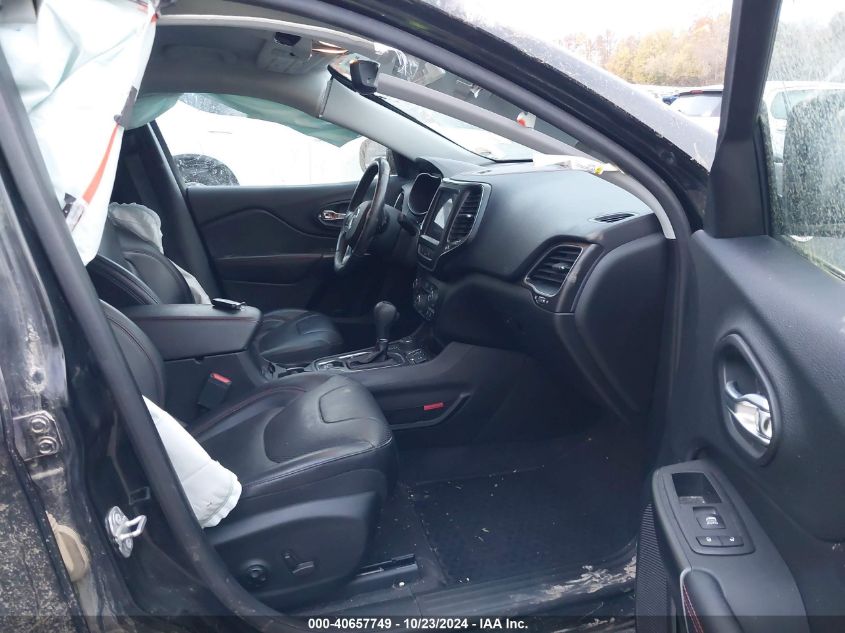 VIN 1C4PJMBX1KD130880 2019 JEEP CHEROKEE TRAILHAWK ELITE 4X4