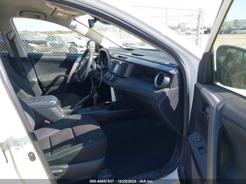 VIN JTMZFREV9HJ141699 2017 TOYOTA RAV4 LE