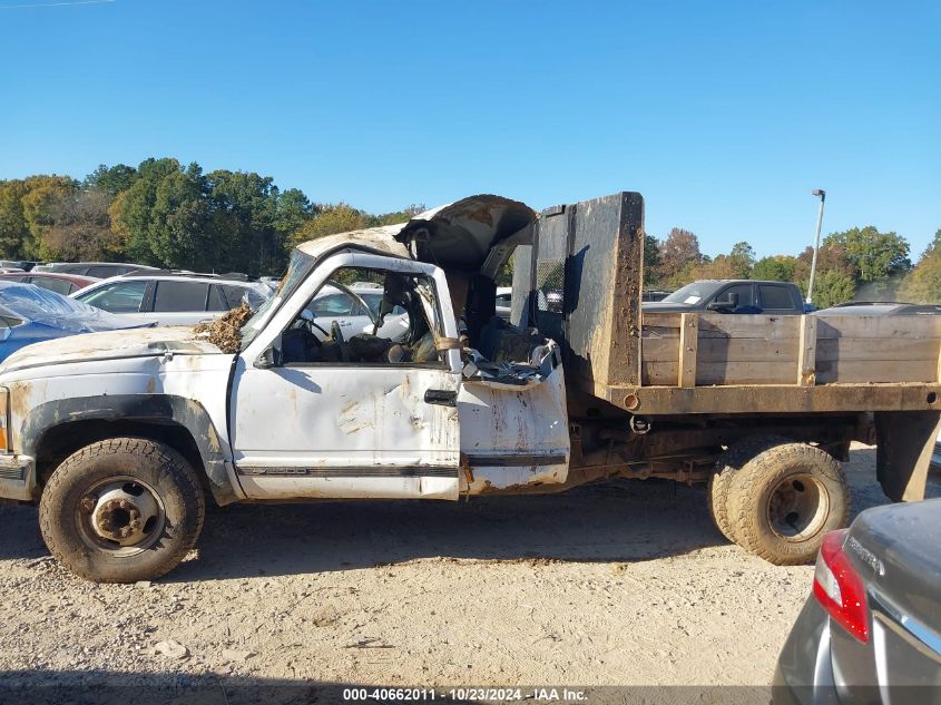 1998 Chevrolet K2500 Fleetside VIN: 1GCGK29F3WE137733 Lot: 40662011