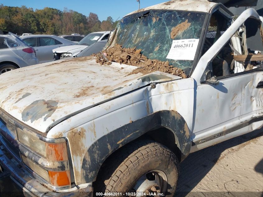 1998 Chevrolet K2500 Fleetside VIN: 1GCGK29F3WE137733 Lot: 40662011