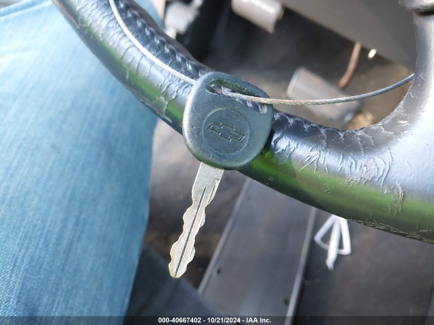 2001 Chevrolet Silverado 1500 Ls VIN: 2GCEC19V811214452 Lot: 40667402