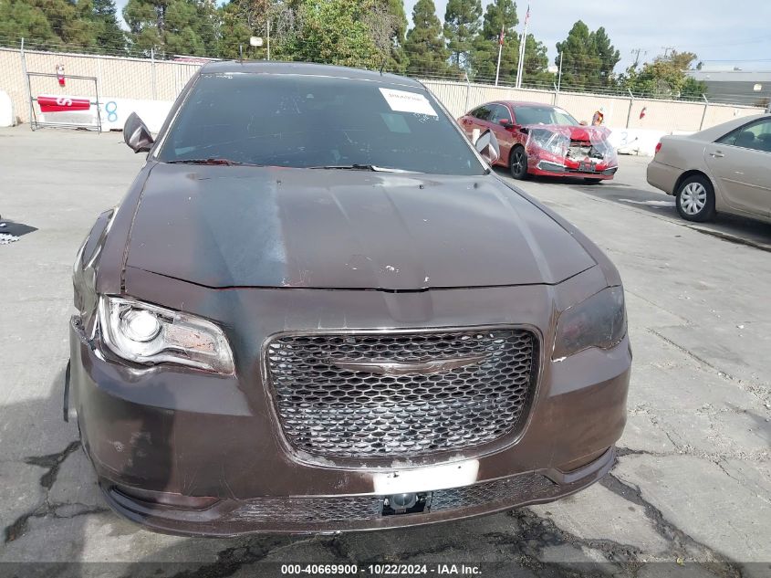 2016 Chrysler 300C Platinum VIN: 2C3CCAPTXGH135121 Lot: 40669900