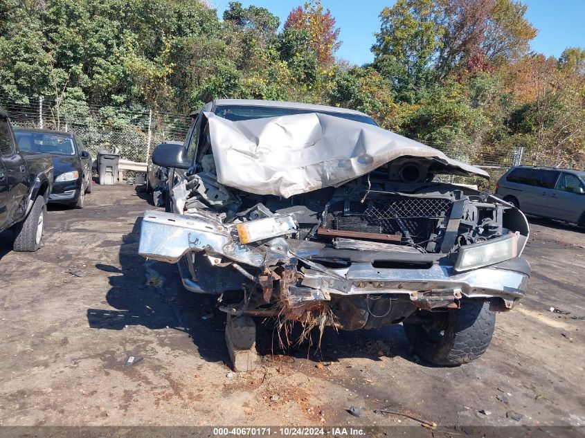 2005 Chevrolet Silverado 1500 Work Truck VIN: 1GCEK19B05Z261819 Lot: 40670171