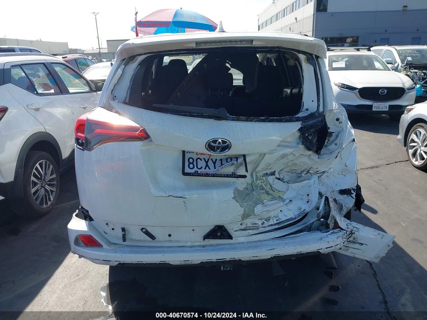 2018 TOYOTA RAV4 LE - 2T3ZFREV2JW475211