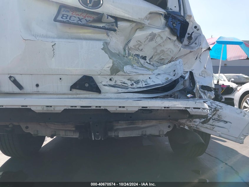 2018 TOYOTA RAV4 LE - 2T3ZFREV2JW475211