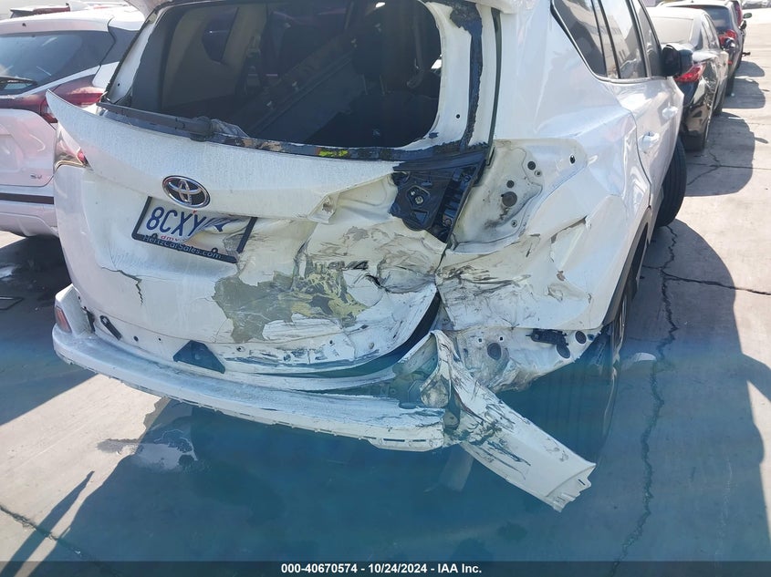 2018 TOYOTA RAV4 LE - 2T3ZFREV2JW475211