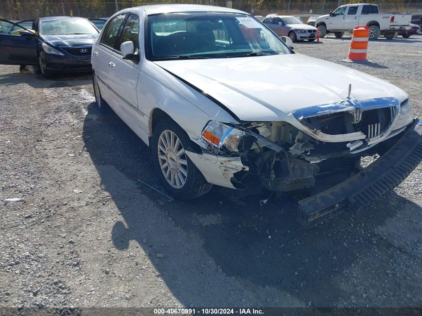 2003 Lincoln Town Car Executive VIN: 1LNHM81W83Y652455 Lot: 40670991