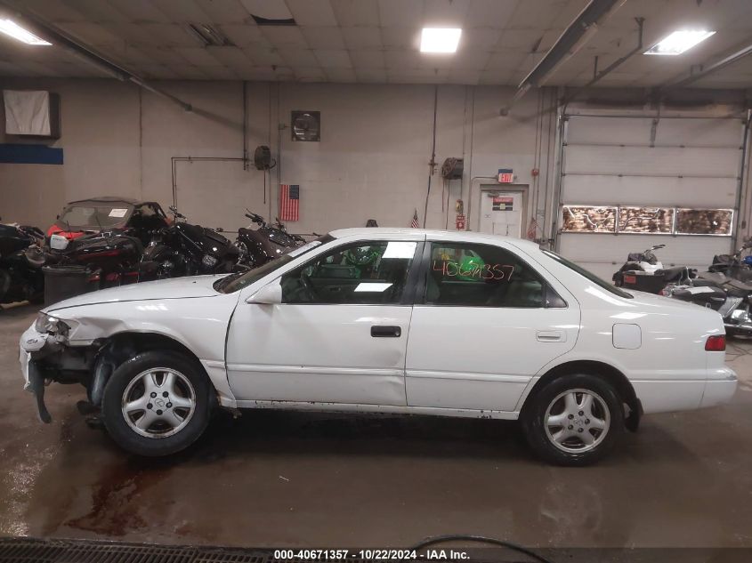 1999 Toyota Camry Le V6 VIN: 4T1BF22K4XU929866 Lot: 40671357