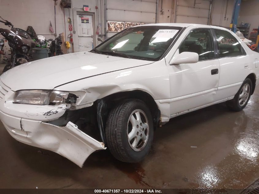 1999 Toyota Camry Le V6 VIN: 4T1BF22K4XU929866 Lot: 40671357