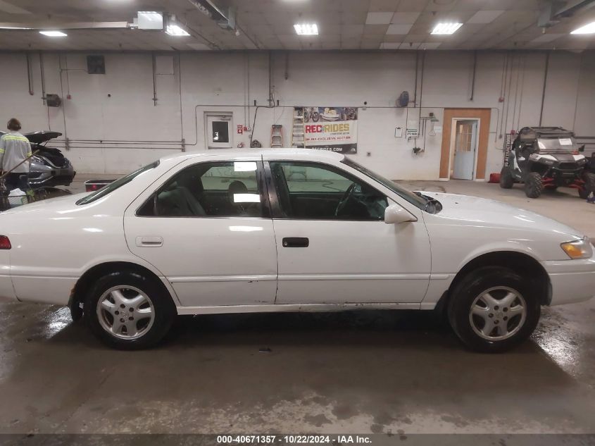 1999 Toyota Camry Le V6 VIN: 4T1BF22K4XU929866 Lot: 40671357