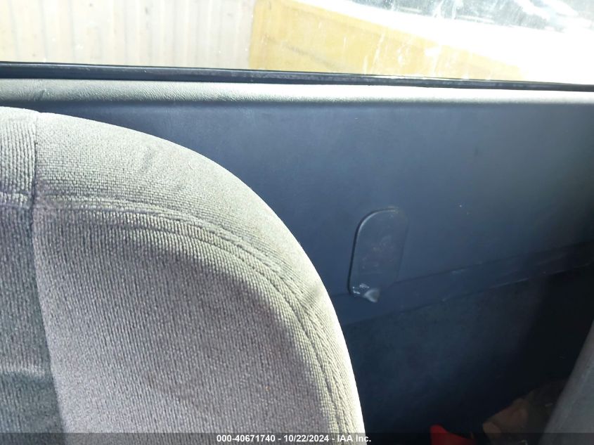 2002 Chevrolet Silverado 1500 VIN: 1GCEC14W22Z102772 Lot: 40671740