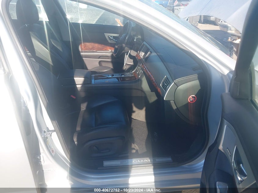 2014 JAGUAR XF VIN: SAJWJ0EF7E8U11331