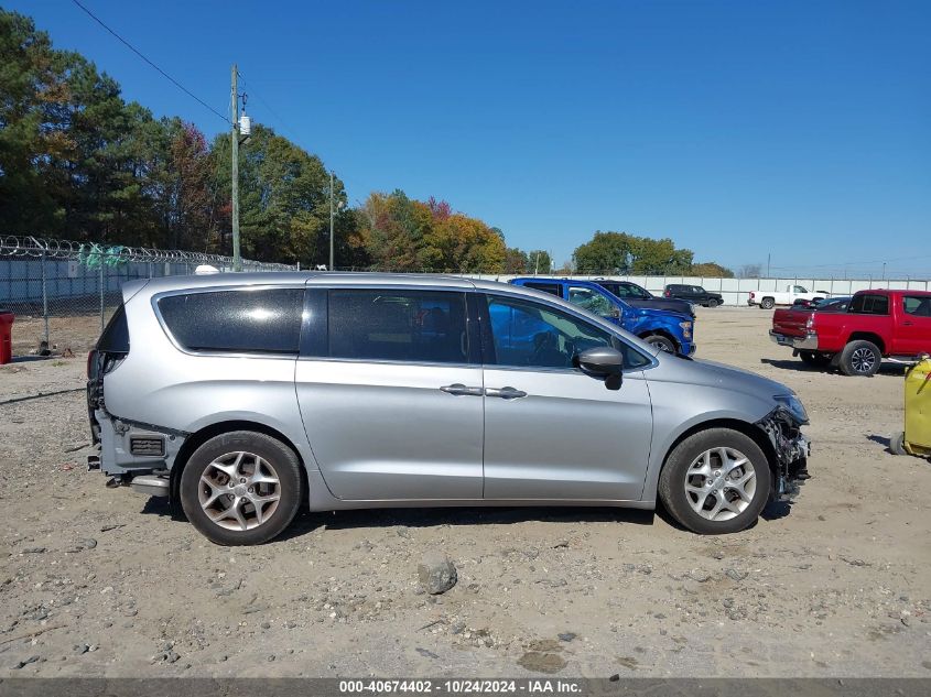 2017 Chrysler Pacifica Touring Plus VIN: 2C4RC1BG6HR768579 Lot: 40674402