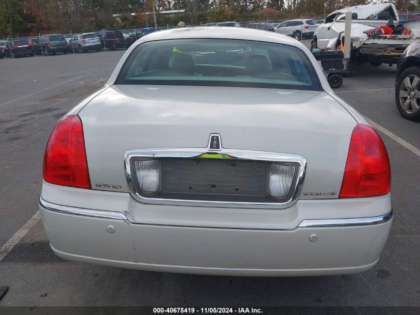 2005 Lincoln Town Car Signature VIN: 1LNHM81W65Y645670 Lot: 40675419