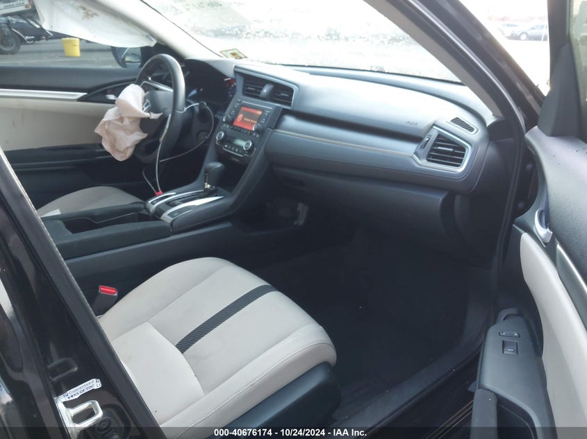 VIN 2HGFC2F51JH587467 2018 HONDA CIVIC LX