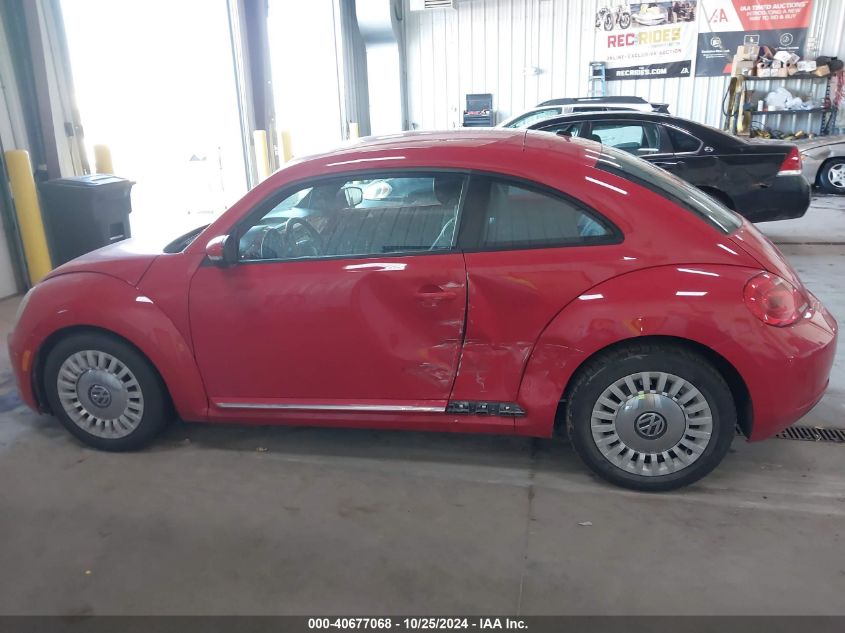 2013 Volkswagen Beetle 2.5L VIN: 3VWJP7AT0DM693217 Lot: 40677068