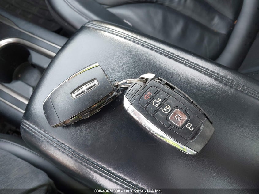 2017 LINCOLN MKC SELECT - 5LMCJ2D95HUL09135