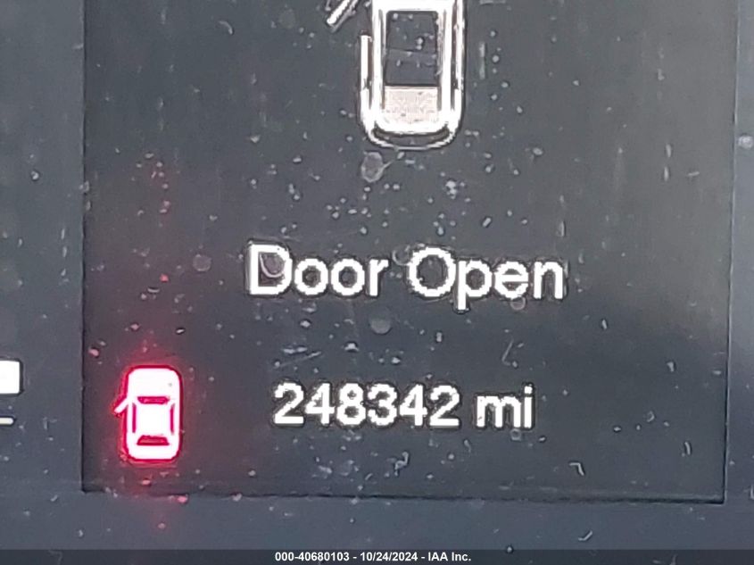 2015 Jeep Cherokee Latitude VIN: 1C4PJMCB4FW734839 Lot: 40680103