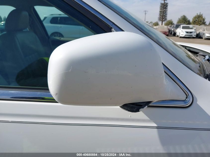 2003 Lincoln Town Car Signature VIN: 1LNHM82W13Y684601 Lot: 40680884