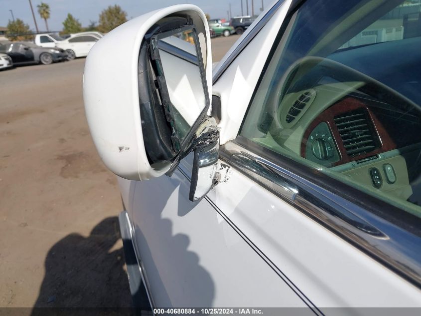 2003 Lincoln Town Car Signature VIN: 1LNHM82W13Y684601 Lot: 40680884