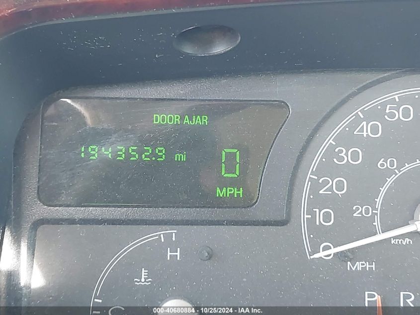 2003 Lincoln Town Car Signature VIN: 1LNHM82W13Y684601 Lot: 40680884