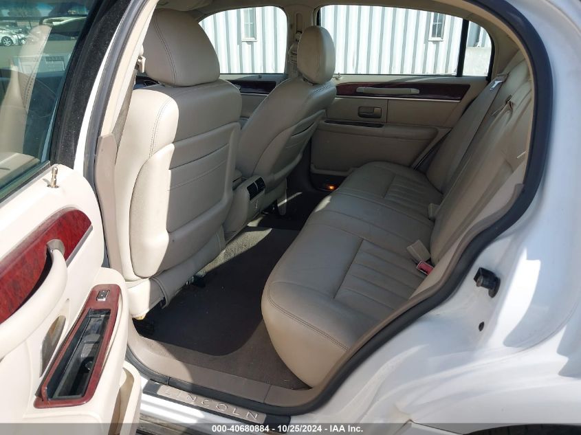 2003 Lincoln Town Car Signature VIN: 1LNHM82W13Y684601 Lot: 40680884