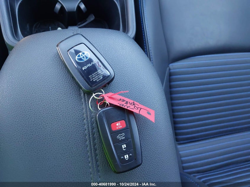 VIN JTMEWRFV2KJ002390 2019 TOYOTA RAV4 HYBRID XSE