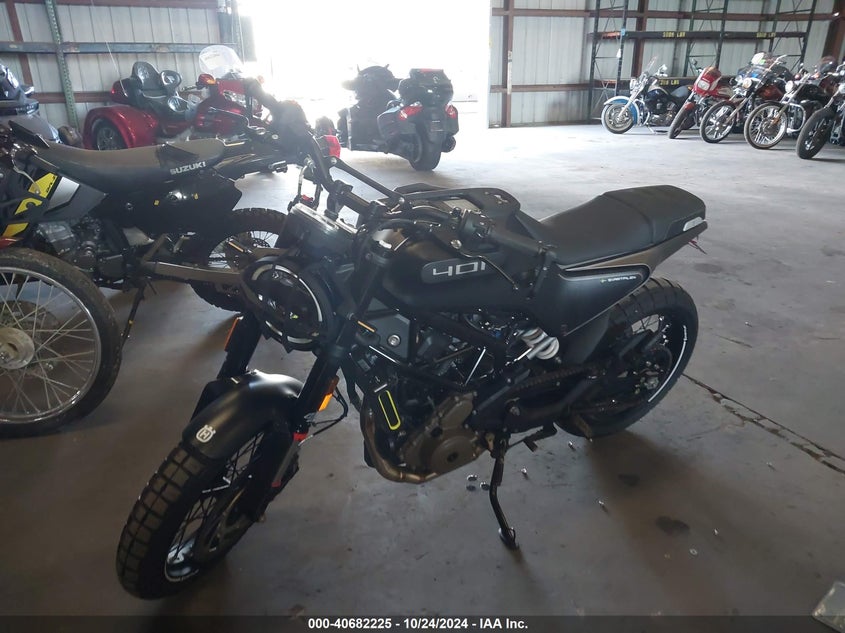 2022 HUSQVARNA VITPILEN 401/SVARTPILEN 401 SN N93818952, 373 CC(VIN: MD2JUJ409NC212324