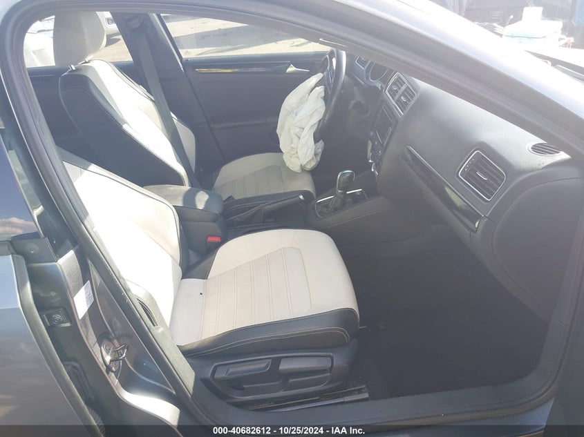 2015 VOLKSWAGEN JETTA VIN: 3VWD17AJ0FM213063
