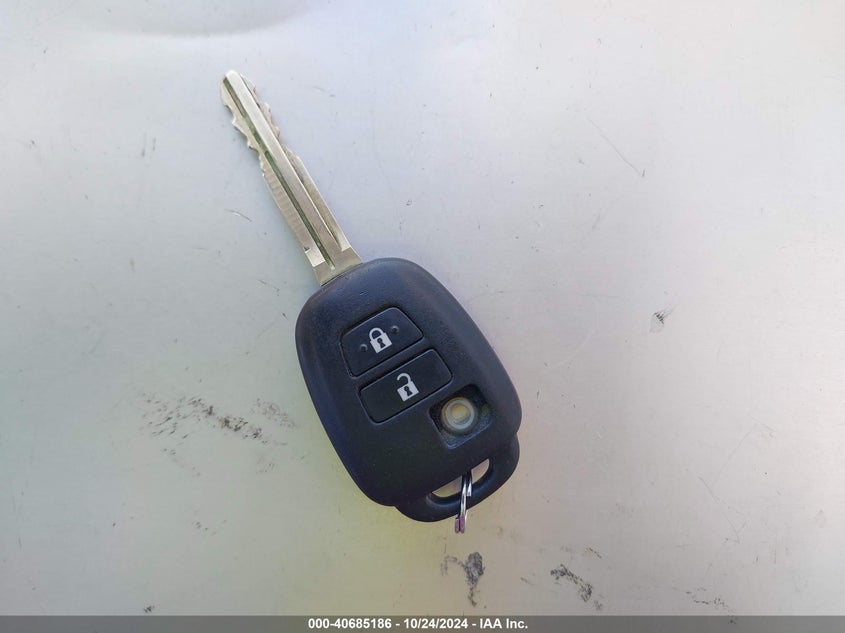 2016 TOYOTA PRIUS C VIN: JTDKDTB3XG1136355