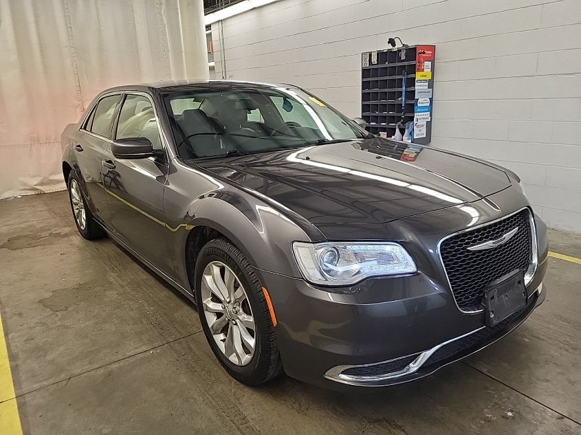 2020 Chrysler 300 Touring VIN: 2C3CCARG1LH121991 Lot: 40685815