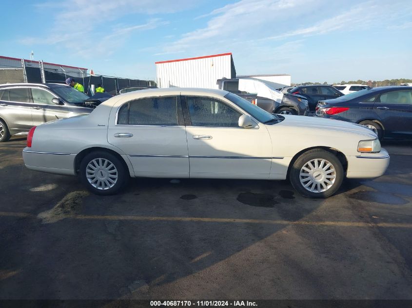 2005 Lincoln Town Car Signature VIN: 1LNHM81W35Y647571 Lot: 40687170