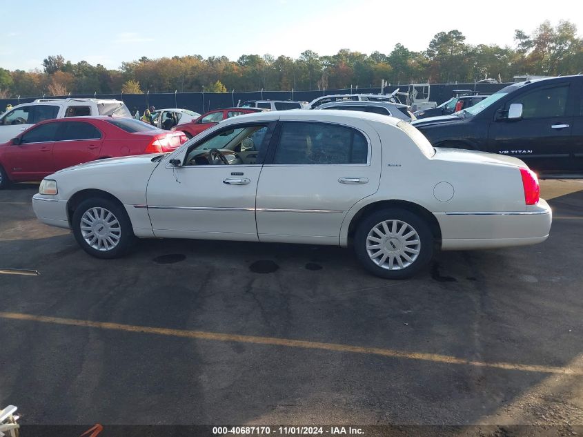 2005 Lincoln Town Car Signature VIN: 1LNHM81W35Y647571 Lot: 40687170