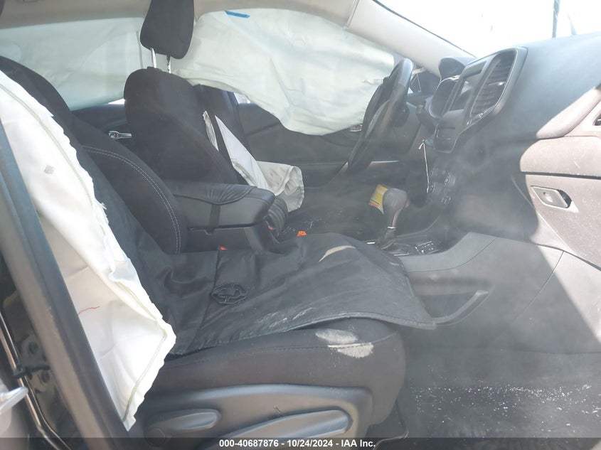 VIN 1C4PJLCB8KD296990 2019 JEEP CHEROKEE LATITUDE FWD