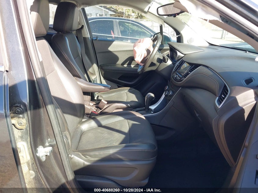 VIN KL7CJPSB6JB662556 2018 CHEVROLET TRAX LT