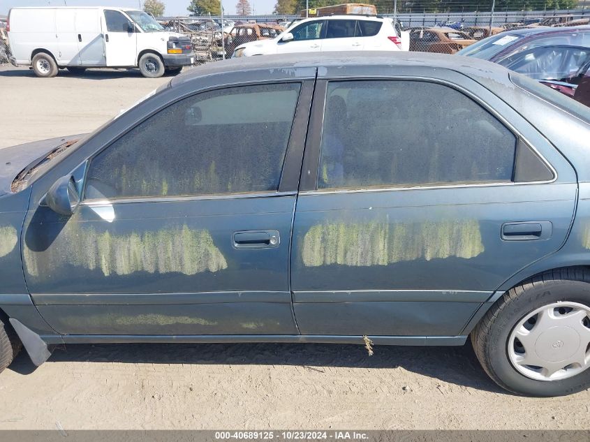 2000 Toyota Camry Ce VIN: 4T1BG22K2YU983083 Lot: 40689125