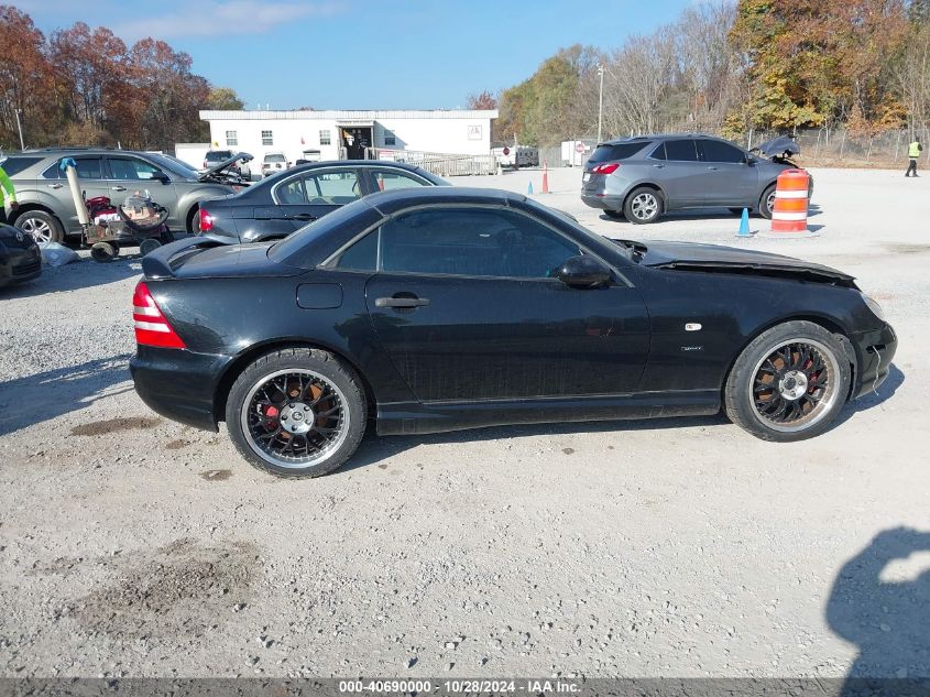 2000 Mercedes-Benz Slk 230 Kompressor VIN: WDBKK47F0YF146197 Lot: 40690000