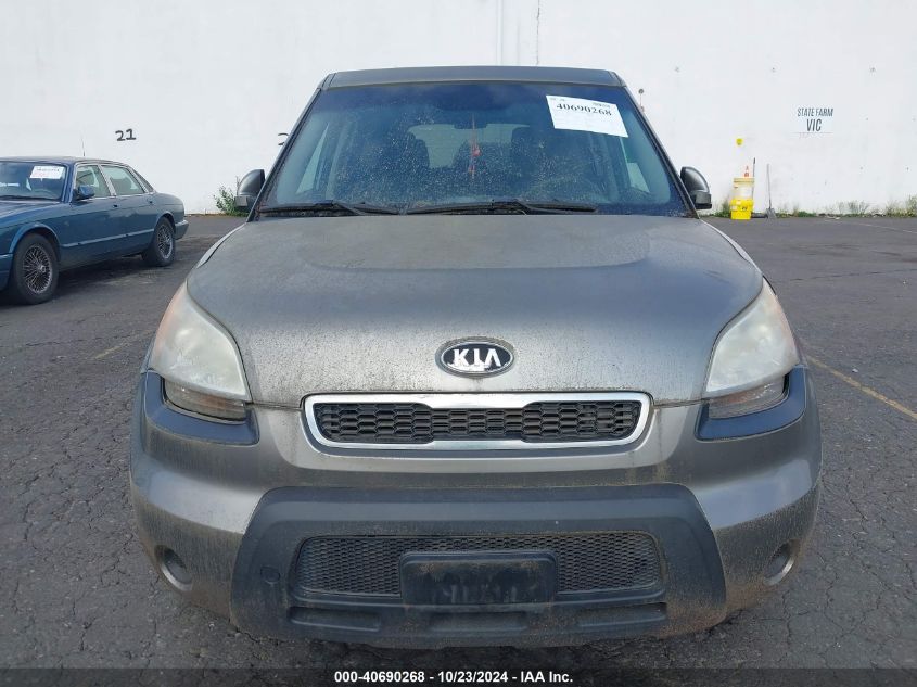 2011 Kia Soul + VIN: KNDJT2A27B7272028 Lot: 40690268