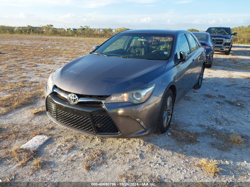Image 2 of 2017 Toyota Camry  salvage vehicle - Lot #40690796 at IAAI