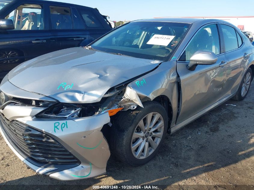 2018 Toyota Camry L/Le/Xle/Se/Xse VIN: 4T1B11HK6JU591880 Lot: 40691248