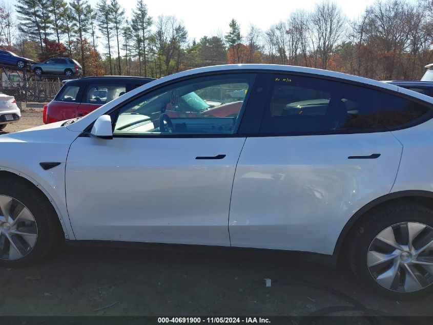 2024 Tesla Model Y Long Range Dual Motor All-Wheel Drive VIN: 7SAYGDEE4RA285178 Lot: 40691900